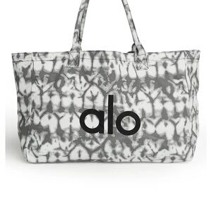 Brand new Alo Yoga tote bag